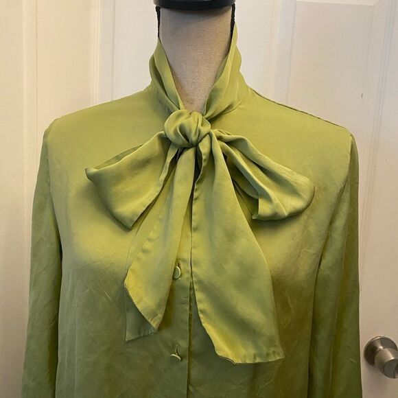 Gucci bow tie 100% silk blouse, S - Picture 2 of 8